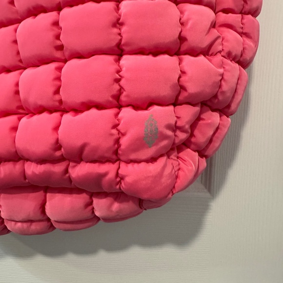Free People FP Movement Quilted Carryall Bubblegum - Picture 3 of 5